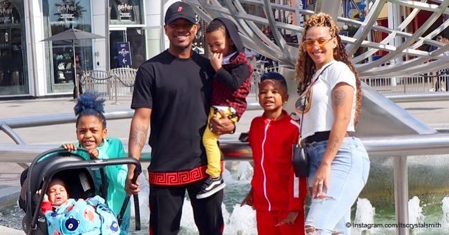 Ne-Yo Poses With His 7 Children